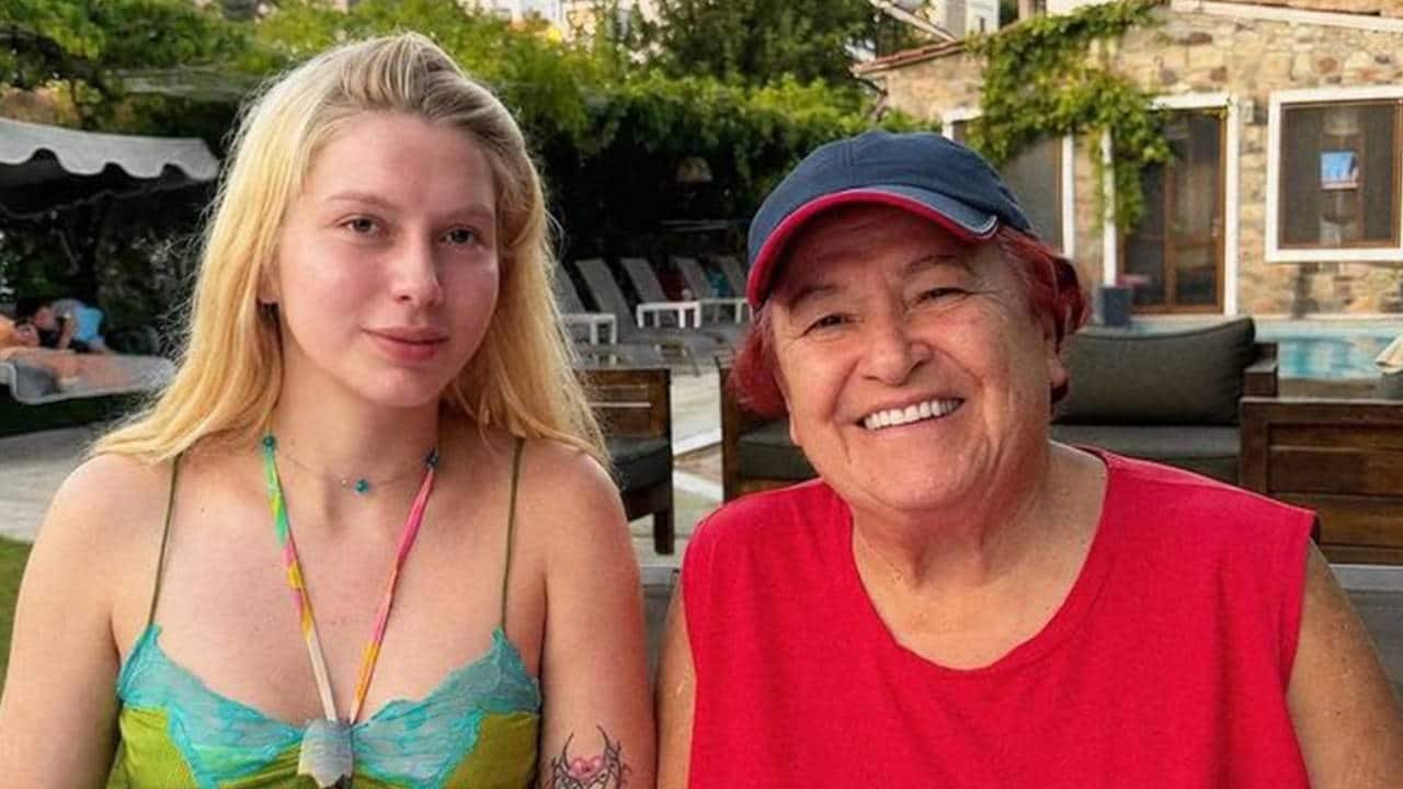 Selda Bağcan ve Aleyna Tilki'den Duygusal Buluşma