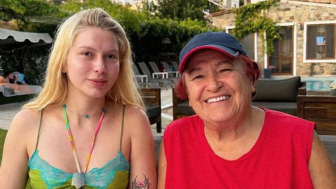 Selda Bağcan ve Aleyna Tilki'den Duygusal Buluşma