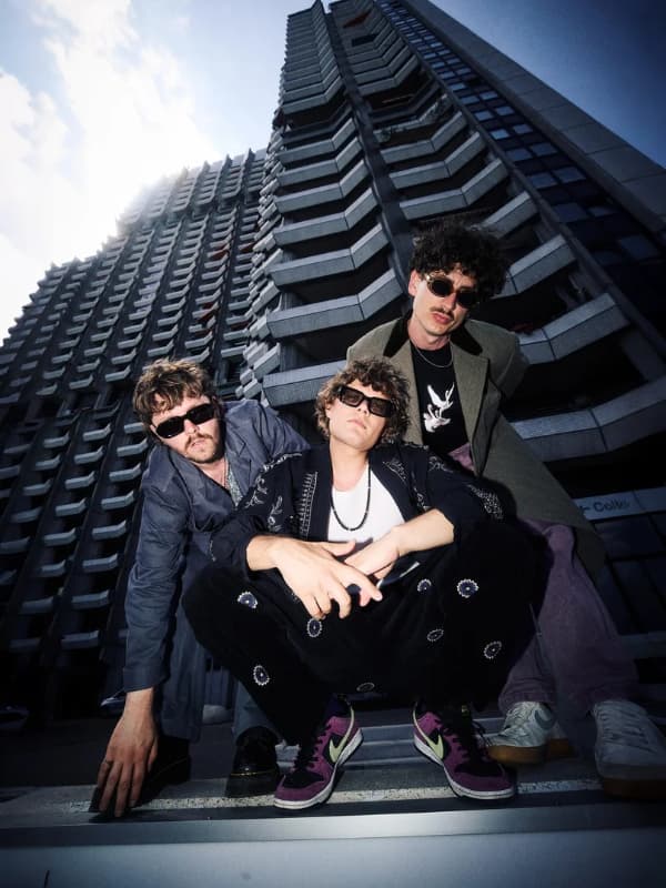 +1 Sunar: ENGIN afişi