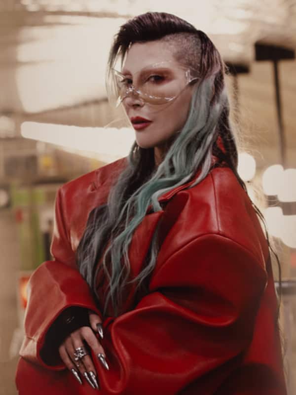Hande Yener afişi