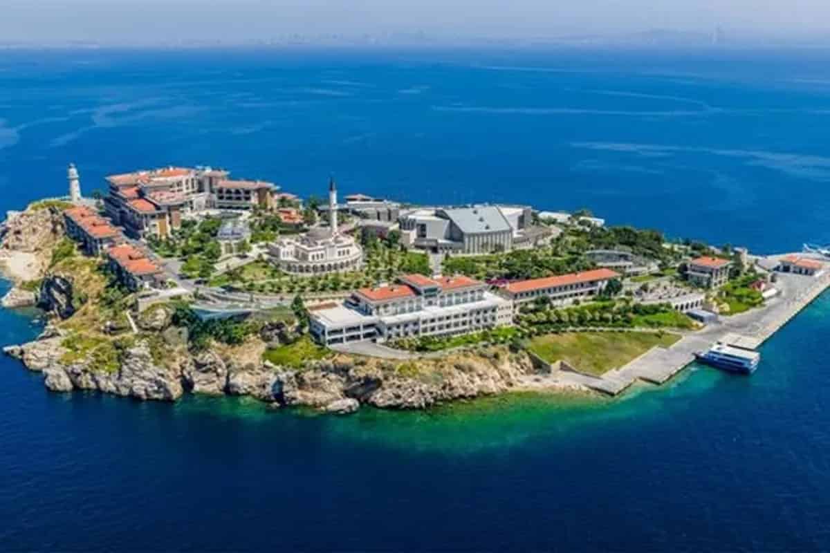 Demokrasi ve Özgürlükler Adası Sahnesi