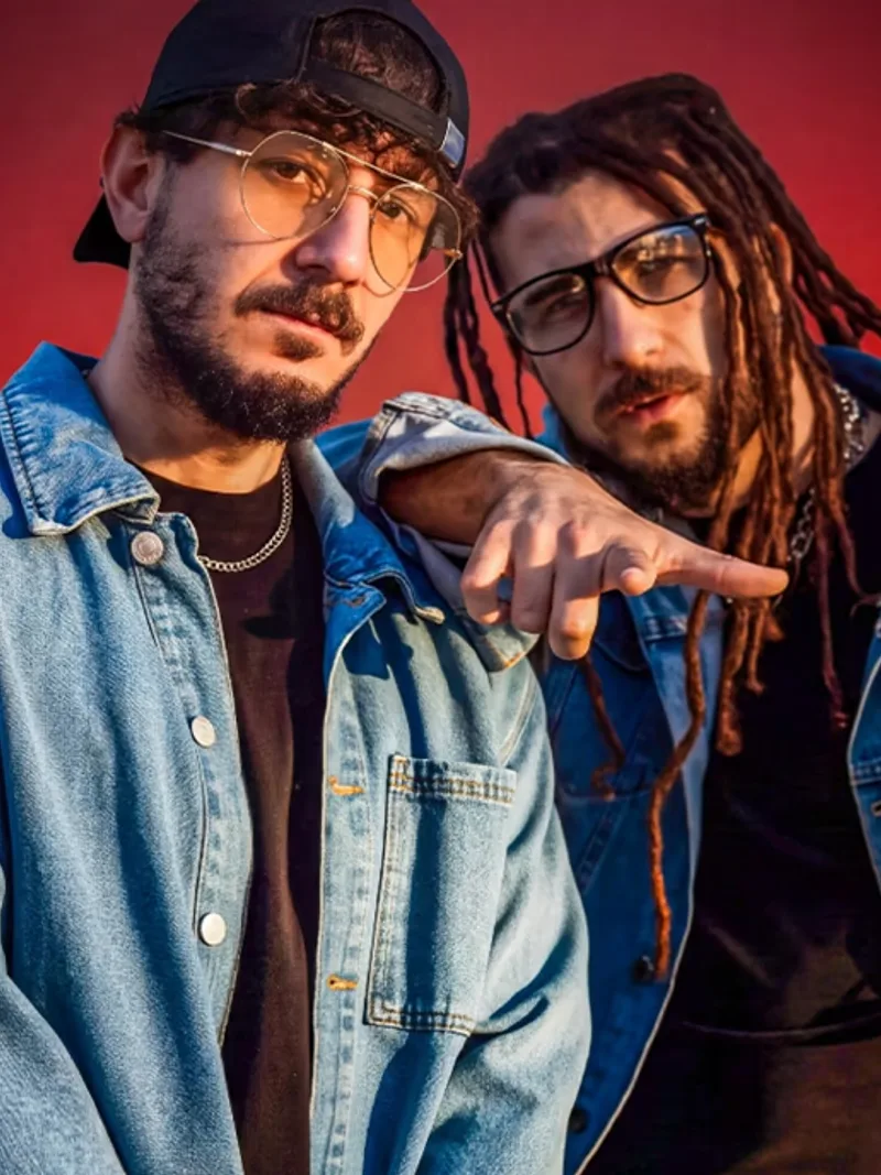 YEİS SENSURA sanatçı fotoğrafı
