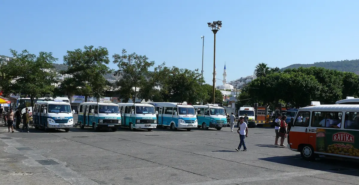 Bodrum'da yarımada dolmuşları merkezdeki eski otogardan kalkıyor.