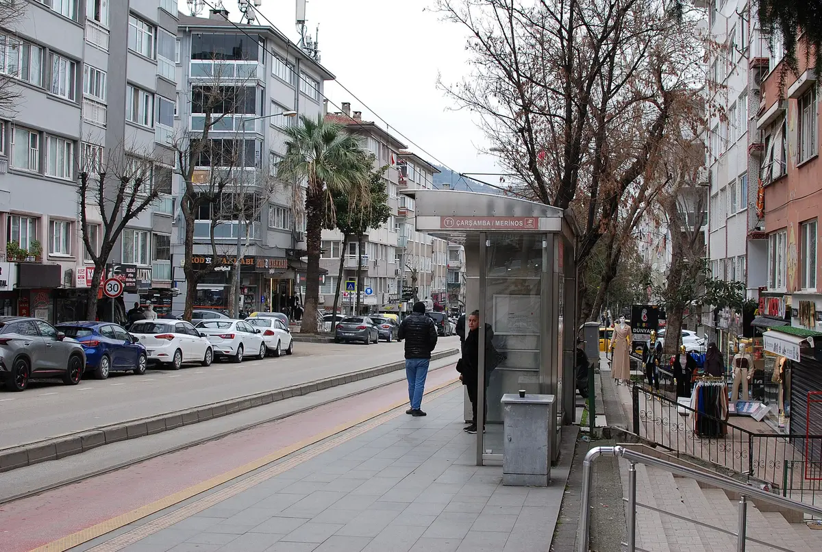 Bursa'da eski bir fabrika binasından dönüştürülmüş, geniş bir park alanı içindeki kültür merkezi kompleksi