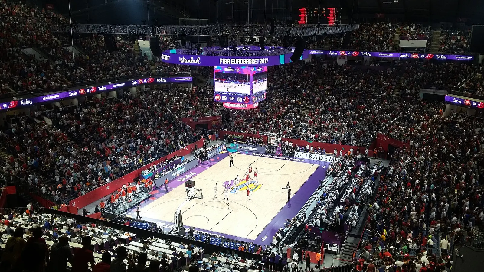 Ülker Sports Arena Konser Rehberi: Sinan Erdem'de Bir Gece Nasıl Geçer?