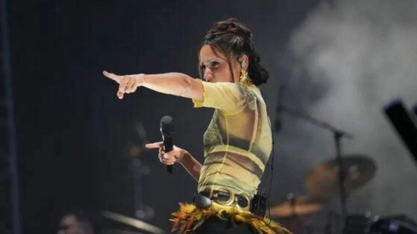 Zeynep Bastık, konserinde çıkan kavgaya sert tepki gösterdi