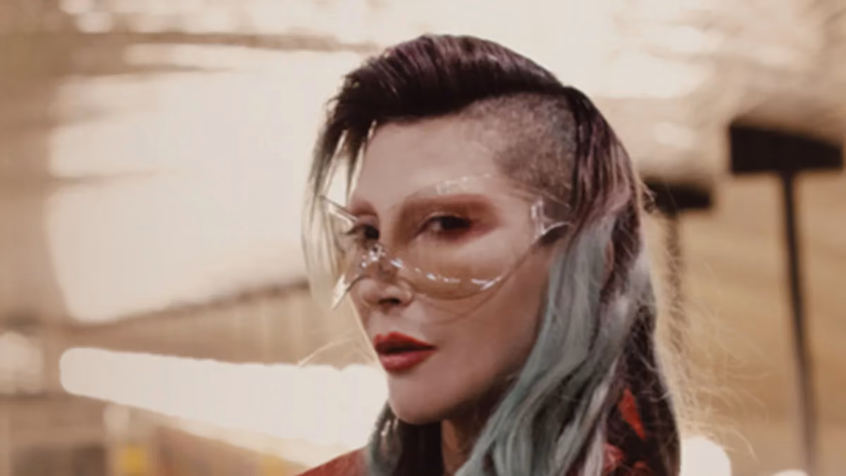 Hande Yener — Fiyat %22 Düştü